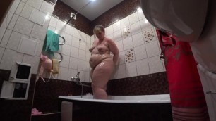 Beautiful juicy fat lady milf, washes in the shower