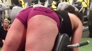 Hot Girl flashing her ass at the gym in tiny shorts