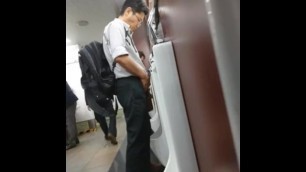Japan restroom spy1(mature,dad)
