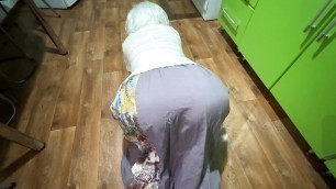 Milf is standing in the kitchen and wants anal sex for her mature and big ass